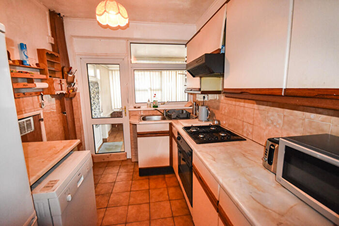 3 Bedroom Semi-Detached House For Sale In Welby Avenue, Nottingham, NG7