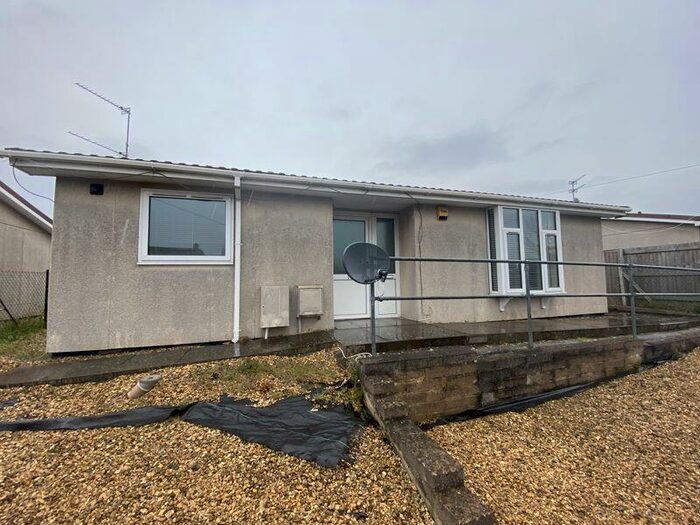 2 Bedroom Detached Bungalow To Rent In Whitehall Avenue, Bristol, BS5