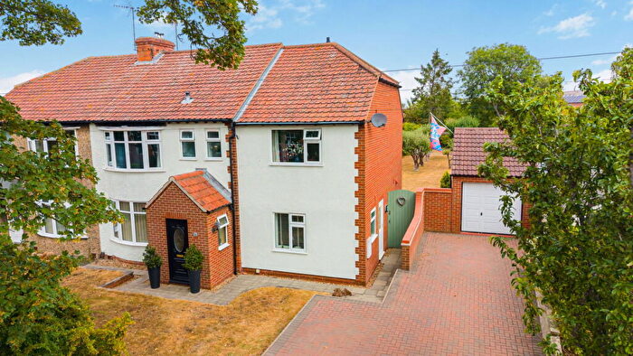 4 Bedroom Semi Detached House For Sale In Hill Avenue In Grantham, NG31