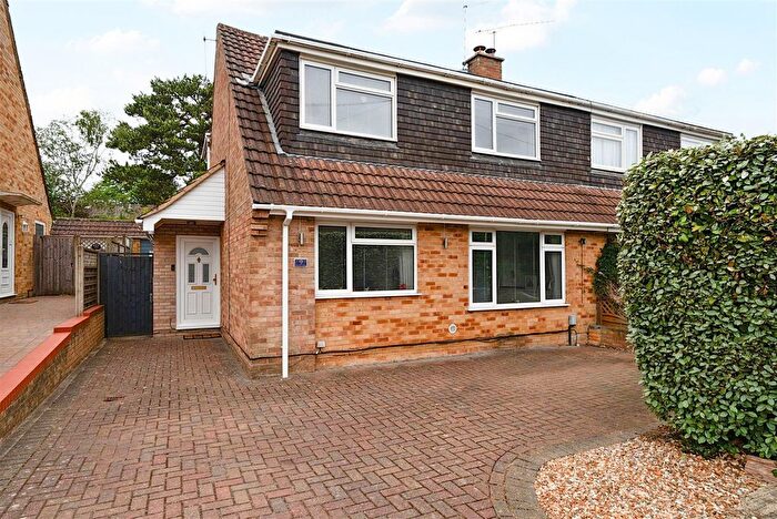 4 Bedroom Semi Detached House To Rent In Whitley Road, Yateley, GU46