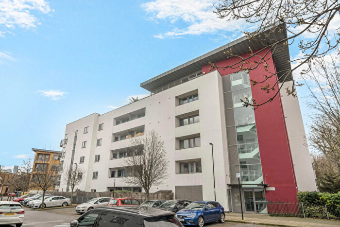 3 Bedroom Flat For Sale In Eugenia Road, Surrey Quays, SE16