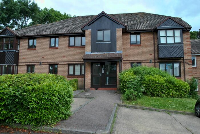 Studio To Rent In Bornedene, Potters Bar, EN6