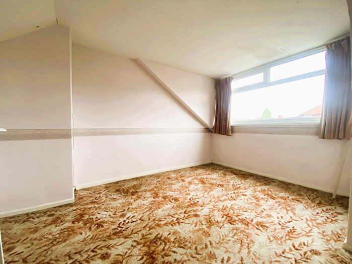 3 Bedroom Semi-Detached Bungalow For Sale In Fairfields, Garden Suburb, Oldham, OL8