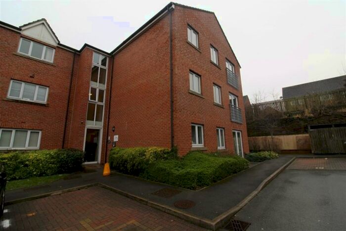 2 Bedroom Flat To Rent In Fieldmoor Lodge, LS28