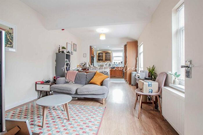 2 Bedroom Apartment To Rent In Llanfair Road, Pontcanna, CF11