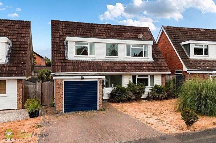 3 Bedroom Detached House For Sale In Springfield Road, Pamber Heath, Tadley, Hampshire, RG26
