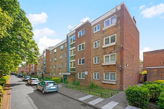 2 Bedroom Flat For Sale In Elmworth Grove, West Dulwich, London, SE21