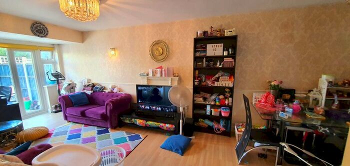 2 Bedroom Flat To Rent In Ley Street, Ilford, IG2