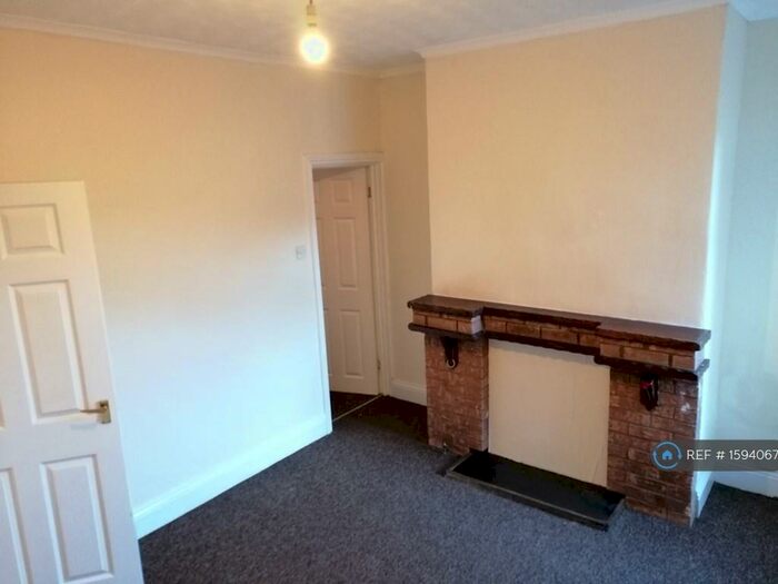 3 Bedroom End Of Terrace House To Rent In Heneage Road, Grimsby, DN32