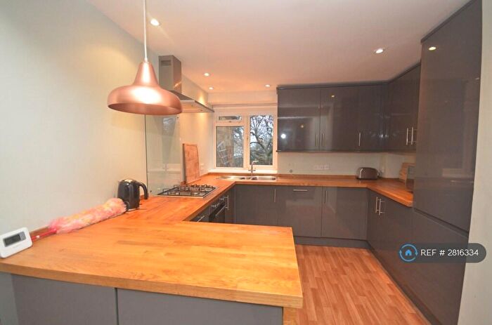 2 Bedroom Flat To Rent In Herne Hill, London, SE24