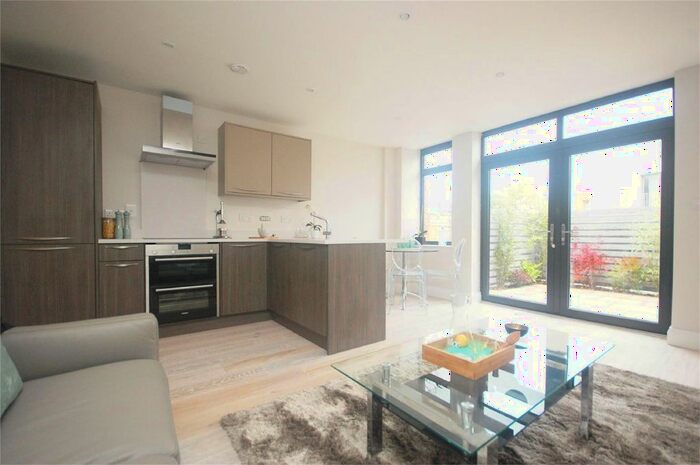 2 Bedroom Flat To Rent In High Street, Hampton Hill, Hampton, TW12
