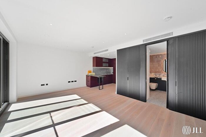 Apartment To Rent In Viaduct Gardens London, SW11