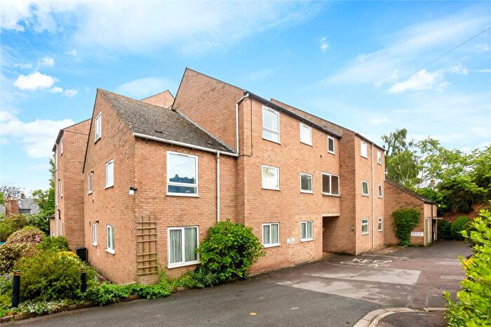 2 Bedroom Apartment For Sale In Finsbury Place, Chipping Norton, Oxfordshire, OX7