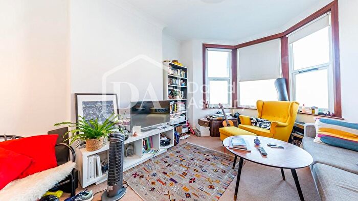 2 Bedroom Apartment To Rent In Wightman Road, Hornsey Crouch End, London, N8