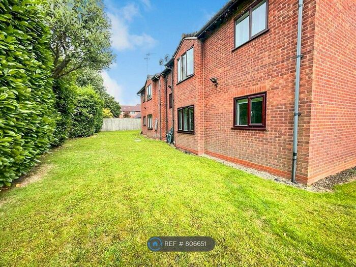 1 Bedroom Flat To Rent In Mayfield Close, Catshill, Bromsgrove, B61