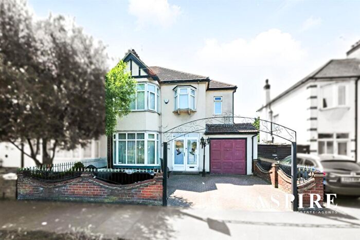 5 Bedroom Semi-Detached House For Sale In Prince Avenue, Westcliff-On-Sea, SS0