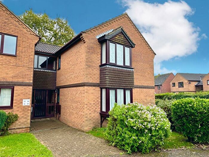 2 Bedroom Flat For Sale In Cardington Court, Acle, NR13