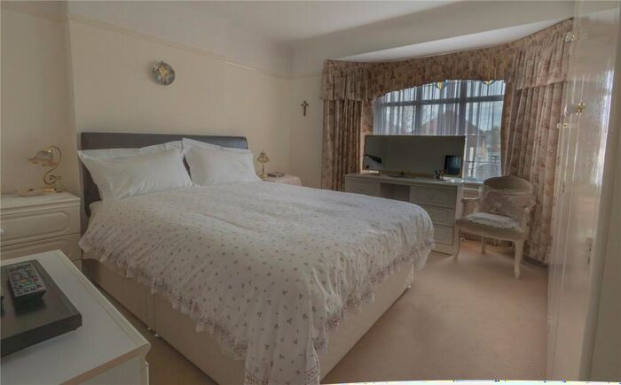 3 Bedroom Detached House For Sale In Broughton Avenue, Bournemouth, BH10