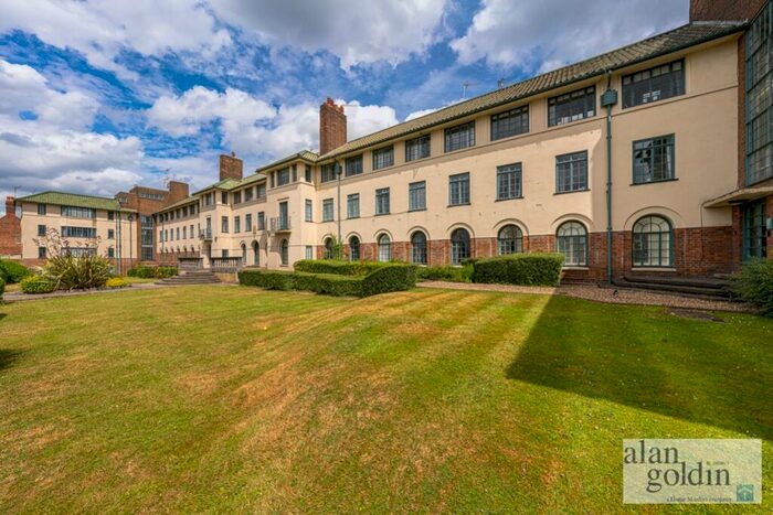 2 Bedroom Flat To Rent In The Pantiles, NW11