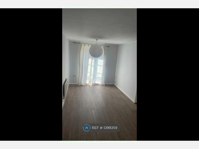 1 Bedroom Flat To Rent In Kingfisher Drive, Greenhithe, DA9