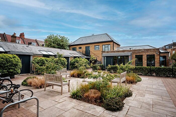 3 Bedroom Semi-Detached House For Sale In Ironworks Yard, London, N4