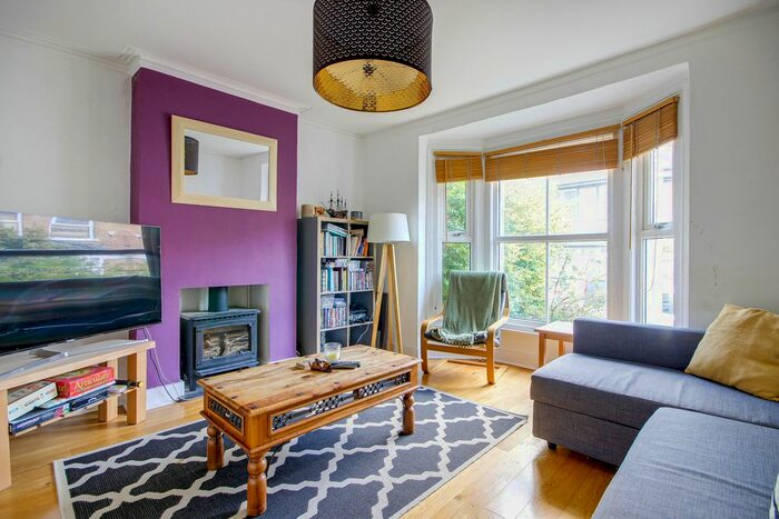 3 Bedroom Detached House To Rent In Avenue Road, London, N12