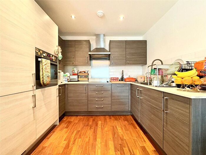 2 Bedroom Flat For Sale In William Mundy Way, Dartford, Kent, DA1