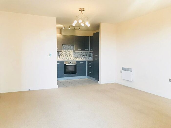 1 Bedroom Flat To Rent In Warren Close, CB2