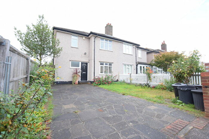 3 Bedroom End Of Terrace House To Rent In Princes Road, Barkingside, IG6