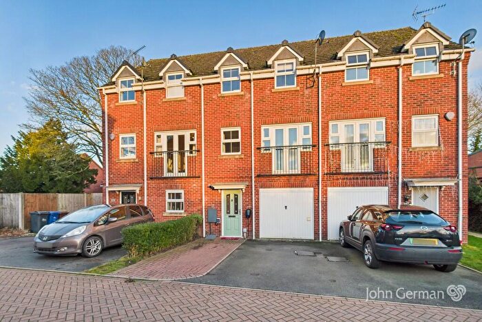 4 Bedroom Town House For Sale In Old Lodge Close, Uttoxeter, ST14