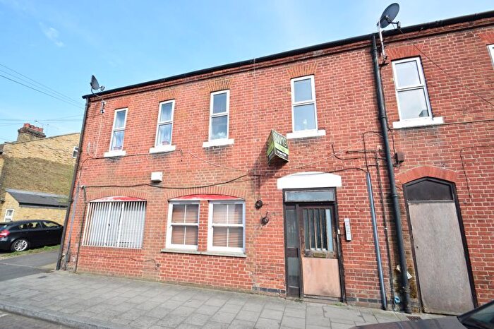 2 Bedroom Flat To Rent In Hardy Road, London, SW19