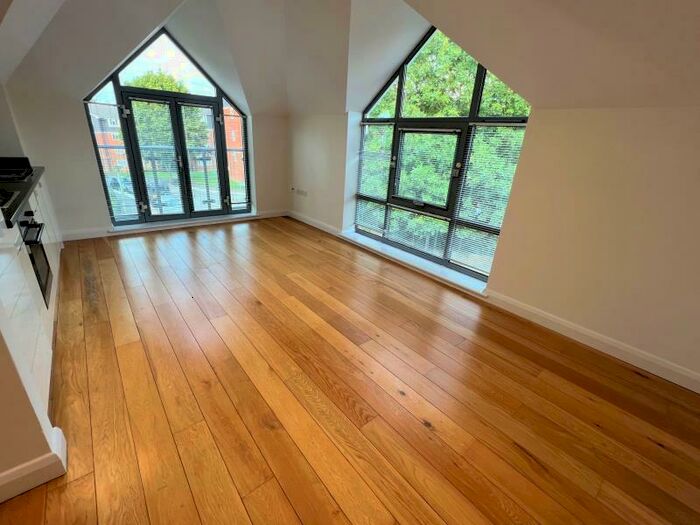 1 Bedroom Flat To Rent In Liberty Court, Elmfield Rd, East Finchley, N2