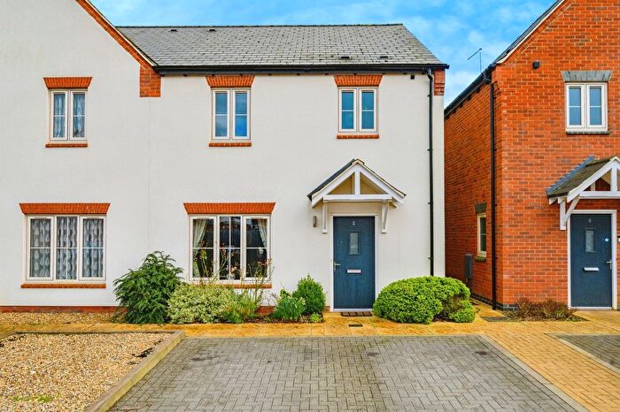 3 Bedroom Semi-Detached House For Sale In Horseshoe Close, Hemel Hempstead, HP1