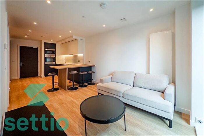 1 Bedroom Flat To Rent In Bed - Circle Square, M1