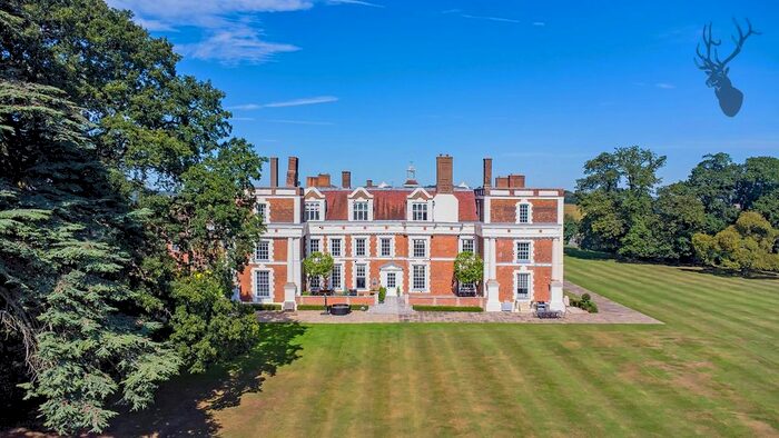 3 Bedroom Flat For Sale In Hill Hall, Theydon Mount, Epping, CM16