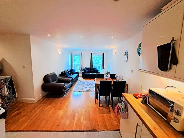 2 Bedroom Flat To Rent In Victory Road Mews, London, SW19