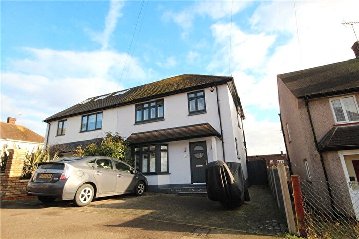 3 Bedroom Semi Detached House To Rent In Kirby Close, Loughton, IG10