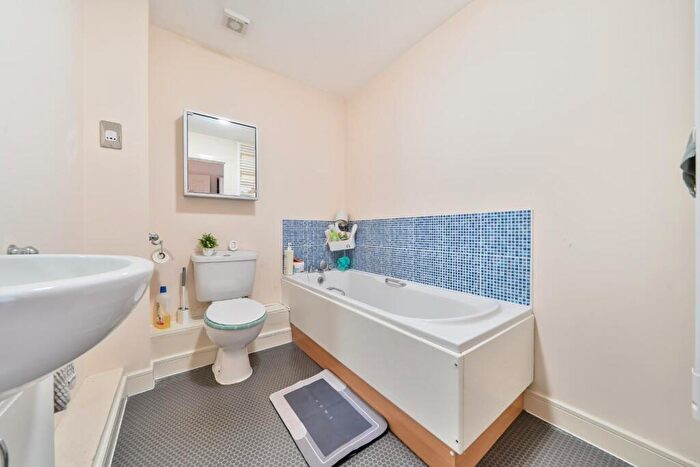 2 Bedroom Flat For Sale In Gisors Road, Southsea, PO4
