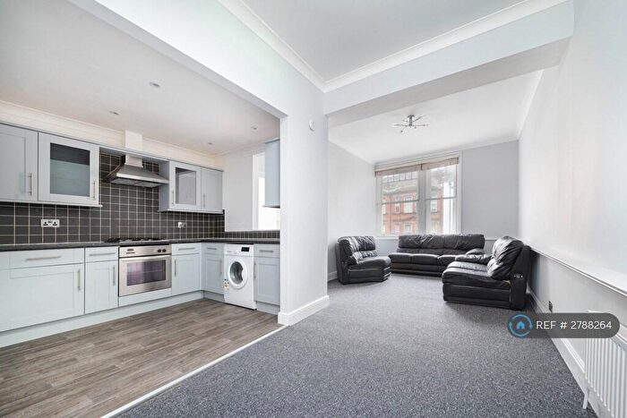 3 Bedroom Flat To Rent In Stanton Court, London, N3
