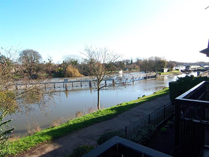 4 Bedroom Town House To Rent In Hampton Court Crescent, Graburn Way, East Molesey, KT8