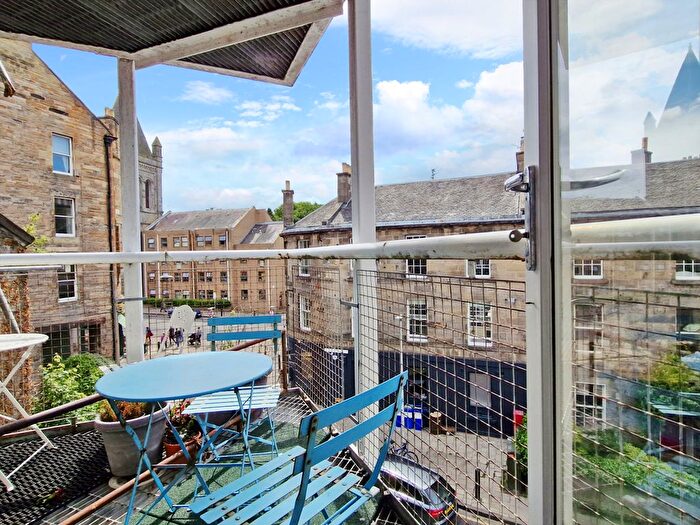 2 Bedroom Flat For Sale In / St Bernards Row, Stockbridge, Edinburgh, EH4