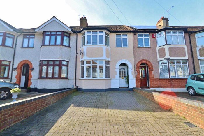 3 Bedroom Terraced House To Rent In Rom Crescent, Romford, RM7