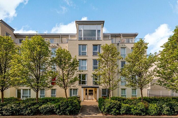 1 Bedroom Flat To Rent In Melliss Avenue, Kew, TW9