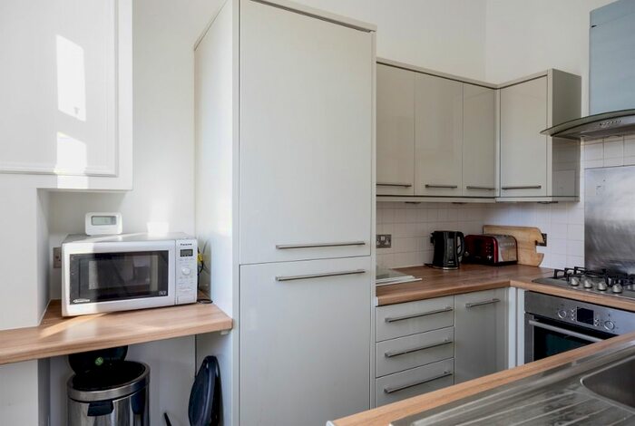 1 Bedroom Flat To Rent In Lochrin Place, Tollcross, Edinburgh, EH3