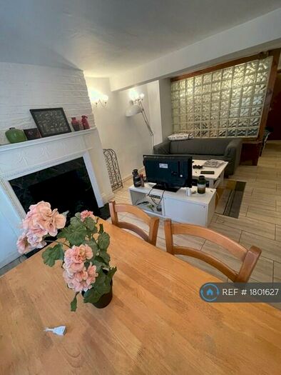 1 Bedroom Flat To Rent In Camden High Street, London, NW1