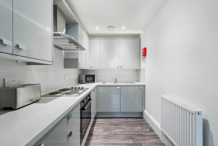 3 Bedroom Flat To Rent In Oxford Street, Newington, Edinburgh, EH8