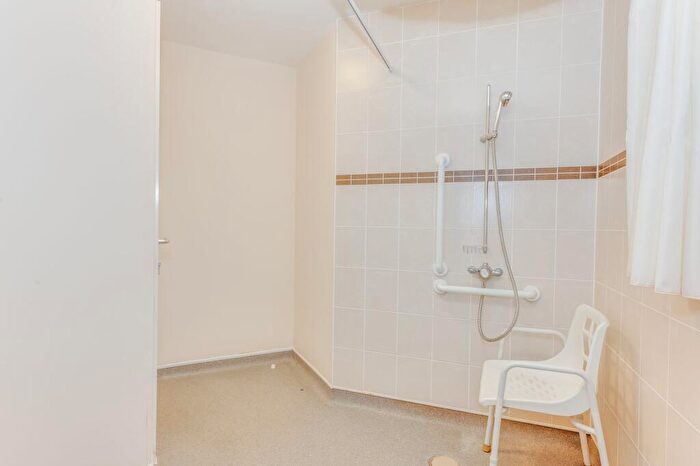 2 Bedroom Flat For Sale In Dyche Road, White Willows, S8