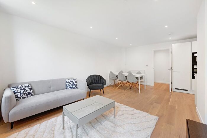 2 Bedroom Flat To Rent In Twickenham Gateway, Bradshaw Close, Twickenham, TW1