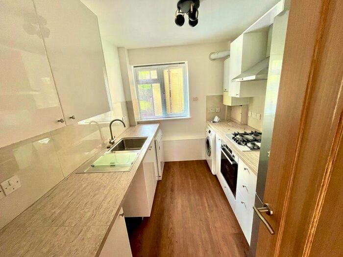 2 Bedroom Flat To Rent In Willowmead Close, London, W5