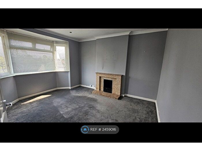 2 Bedroom Flat To Rent In Whitton Avenue West, Northolt, UB5